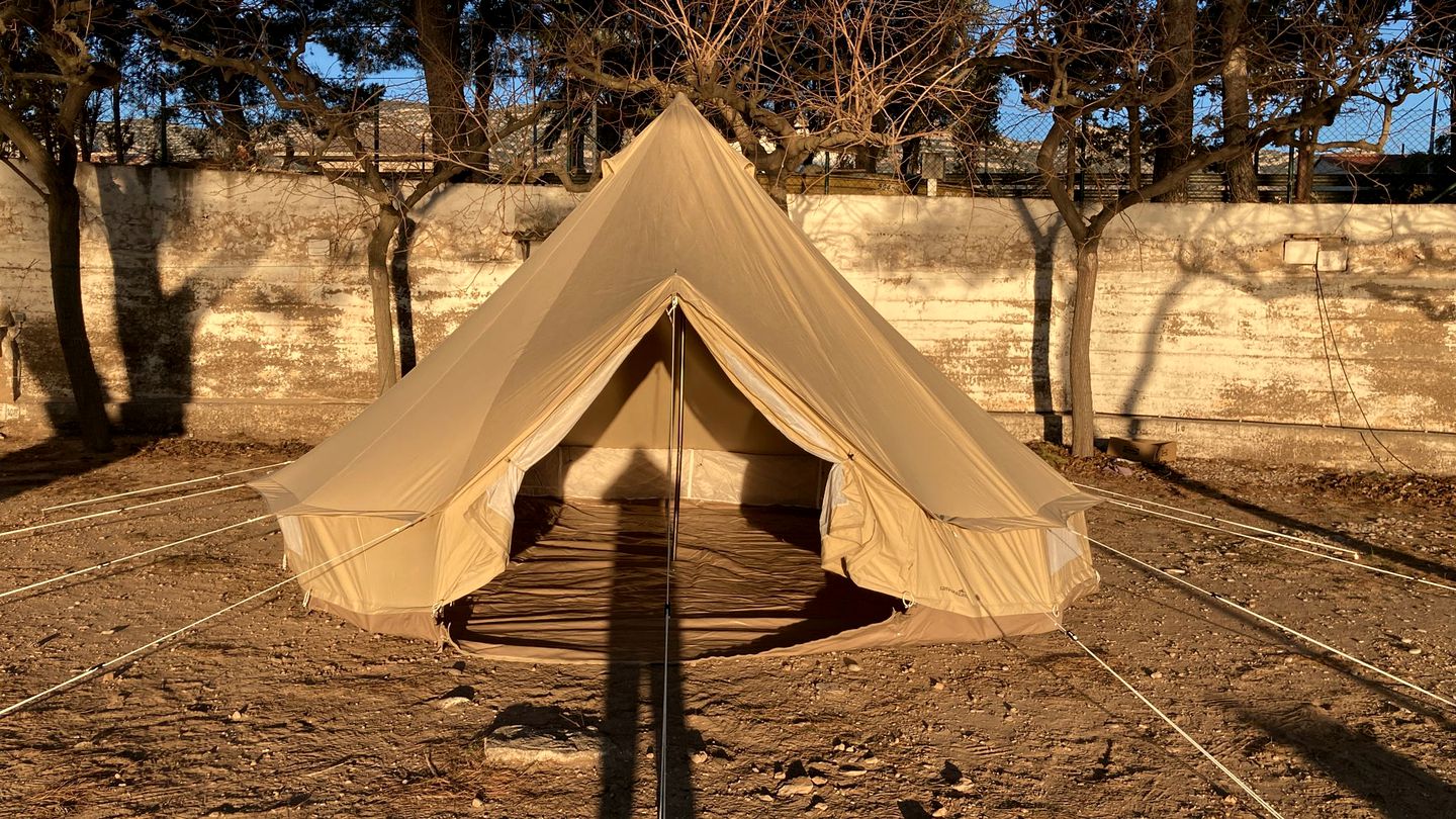 Beachfront Glamping Tents with a Pool near the Ebro Delta in Tarragona, Catalonia