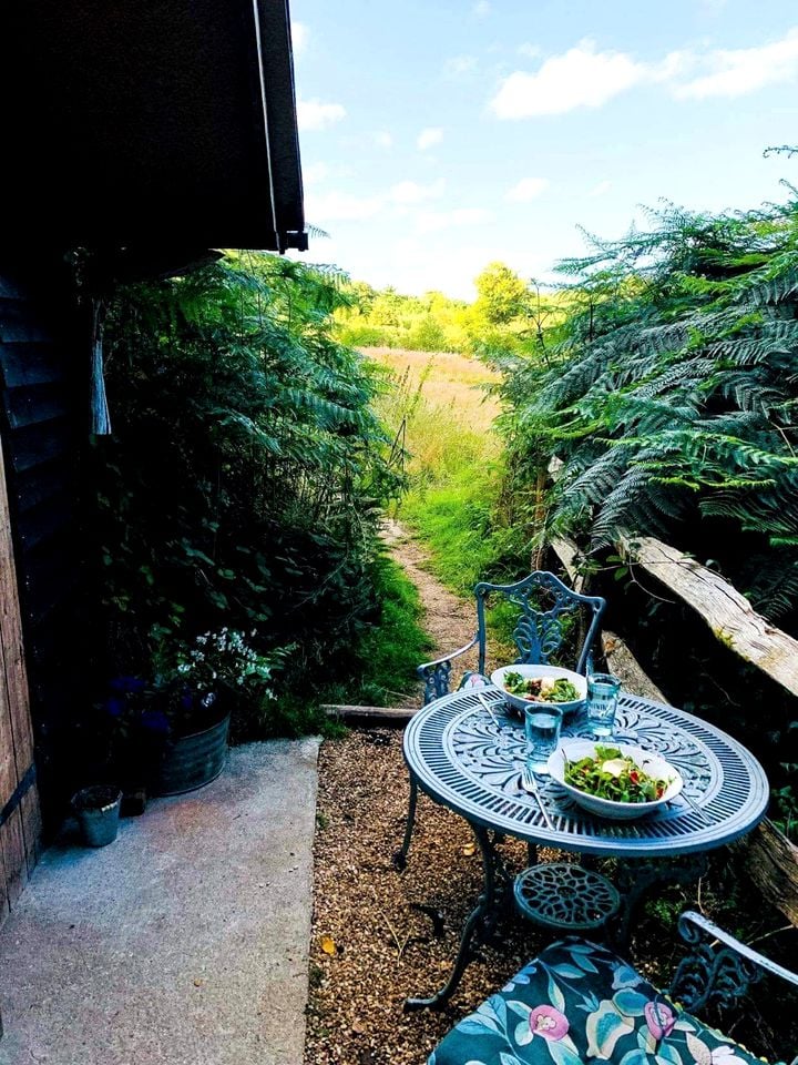 Secluded Hut Rental for a Unique Holiday near the South Downs National Park, UK