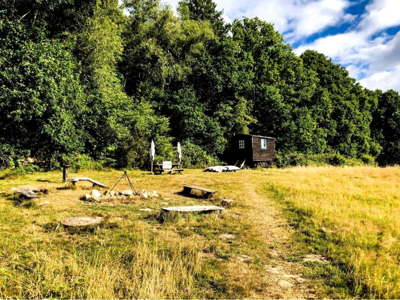 Secluded Hut Rental for a Unique Holiday near the South Downs National Park, UK