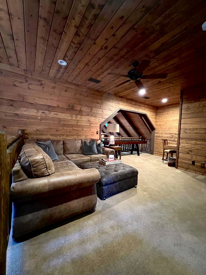Stunning Log Cabin Retreat for Forest Glamping Escapes in Idyllwild, California