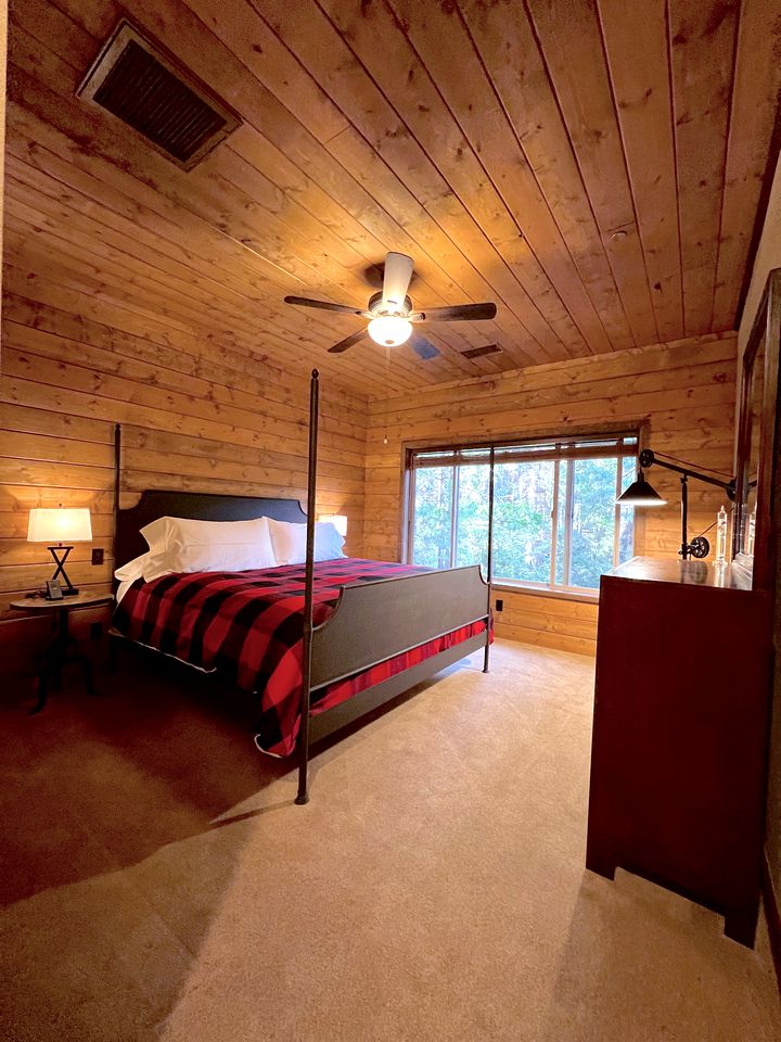 Stunning Log Cabin Retreat for Forest Glamping Escapes in Idyllwide, California