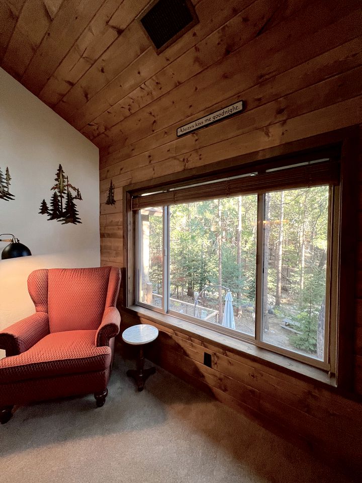 Stunning Log Cabin Retreat for Forest Glamping Escapes in Idyllwild, California