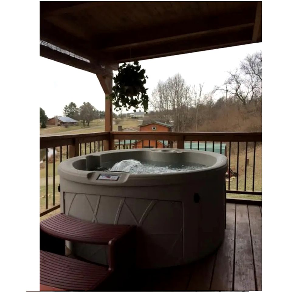 Amazing Pet-Friendly Cabin Rental near Blue Ridge Parkway in Virginia