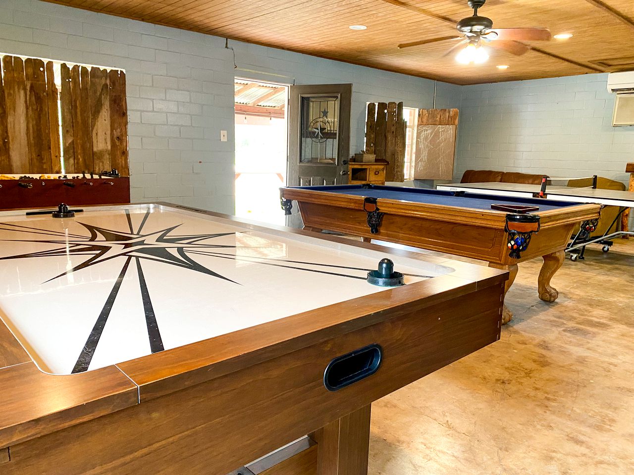 Creekside Cabin with a Hot Tub for a Texas Glamping Holiday in Geronimo