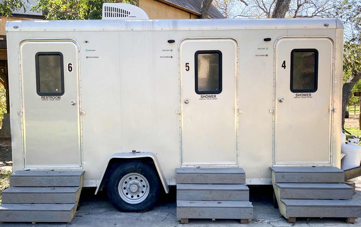 Creekside Cabin with a Hot Tub for a Texas Glamping Holiday in Geronimo
