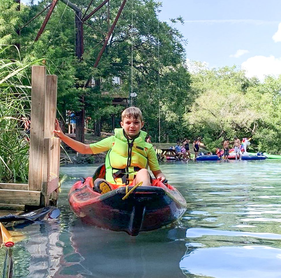 Creekside Cabin with a Hot Tub for a Texas Glamping Holiday in Geronimo