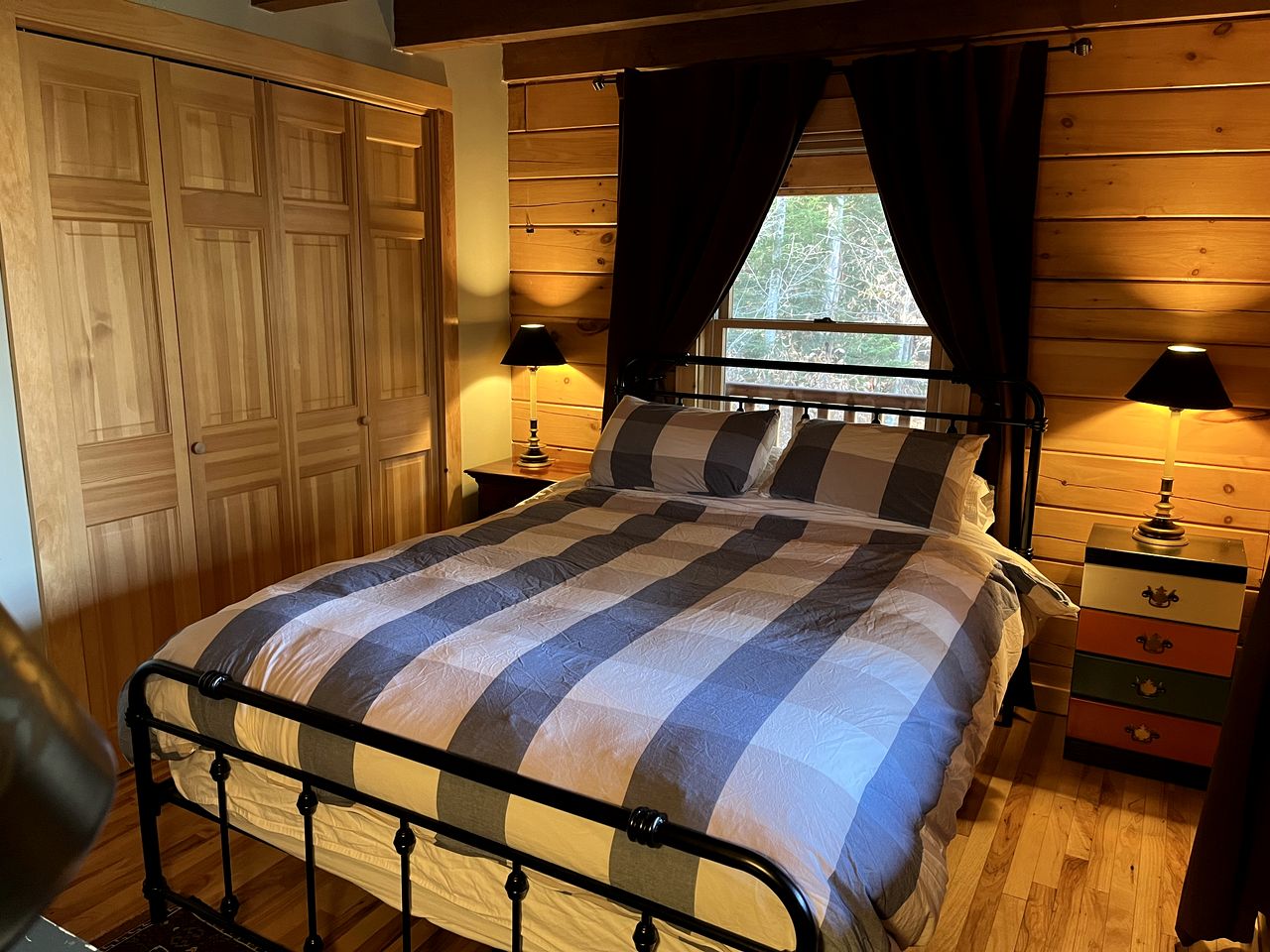 Luxury Pet-Friendly Cabin for Relaxing Family Glamping in Dover, Vermont