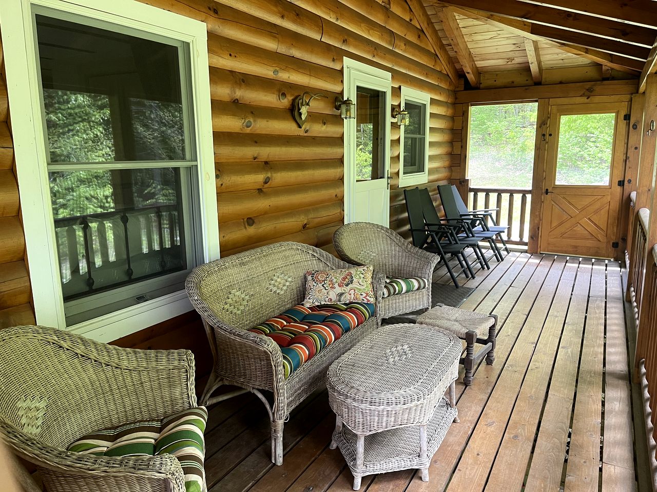 Luxury Pet-Friendly Cabin for Relaxing Family Glamping in Dover, Vermont