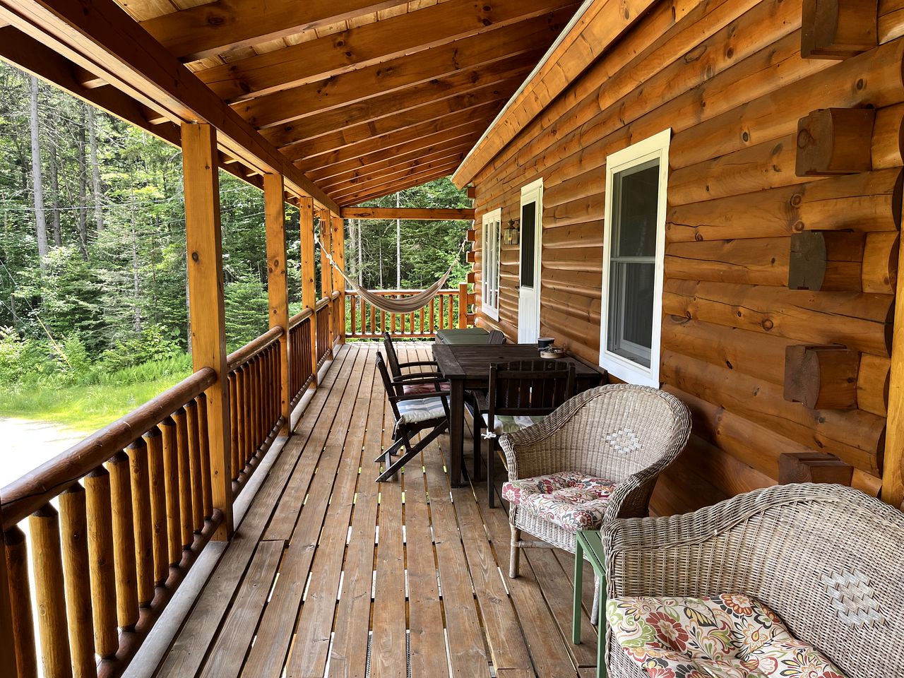 Luxury Pet-Friendly Cabin for Relaxing Family Glamping in Dover, Vermont