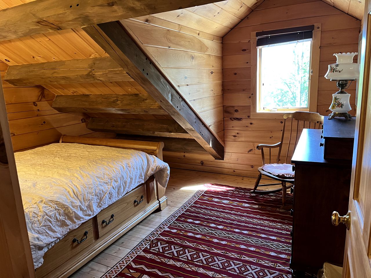 Luxury Pet-Friendly Cabin for Relaxing Family Glamping in Dover, Vermont