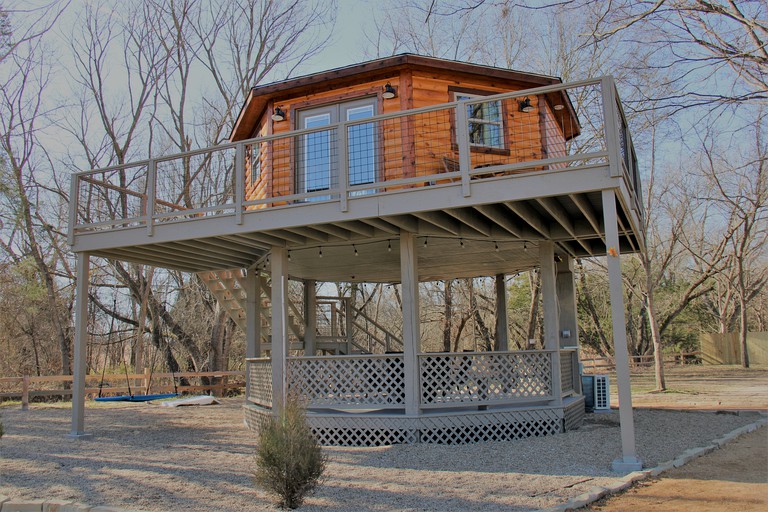 Luxury Tree House in Canton for the Best of Texas Glamping