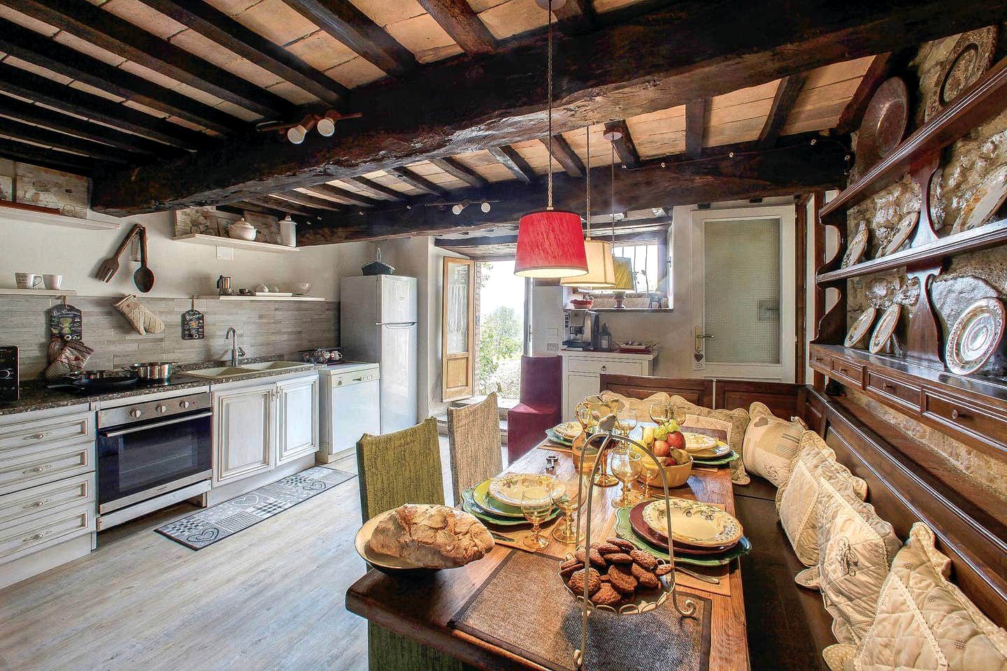 Tuscan Country House Perfect for Family and Friends in Arezzo, Italy