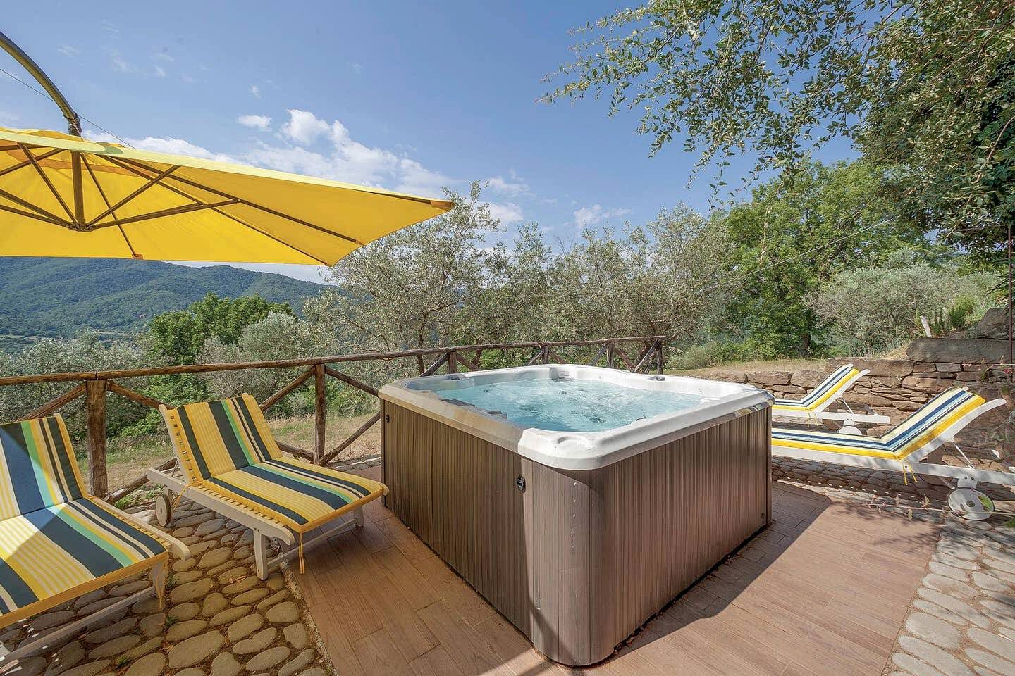 Tuscan Country House Perfect for Family and Friends in Arezzo, Italy