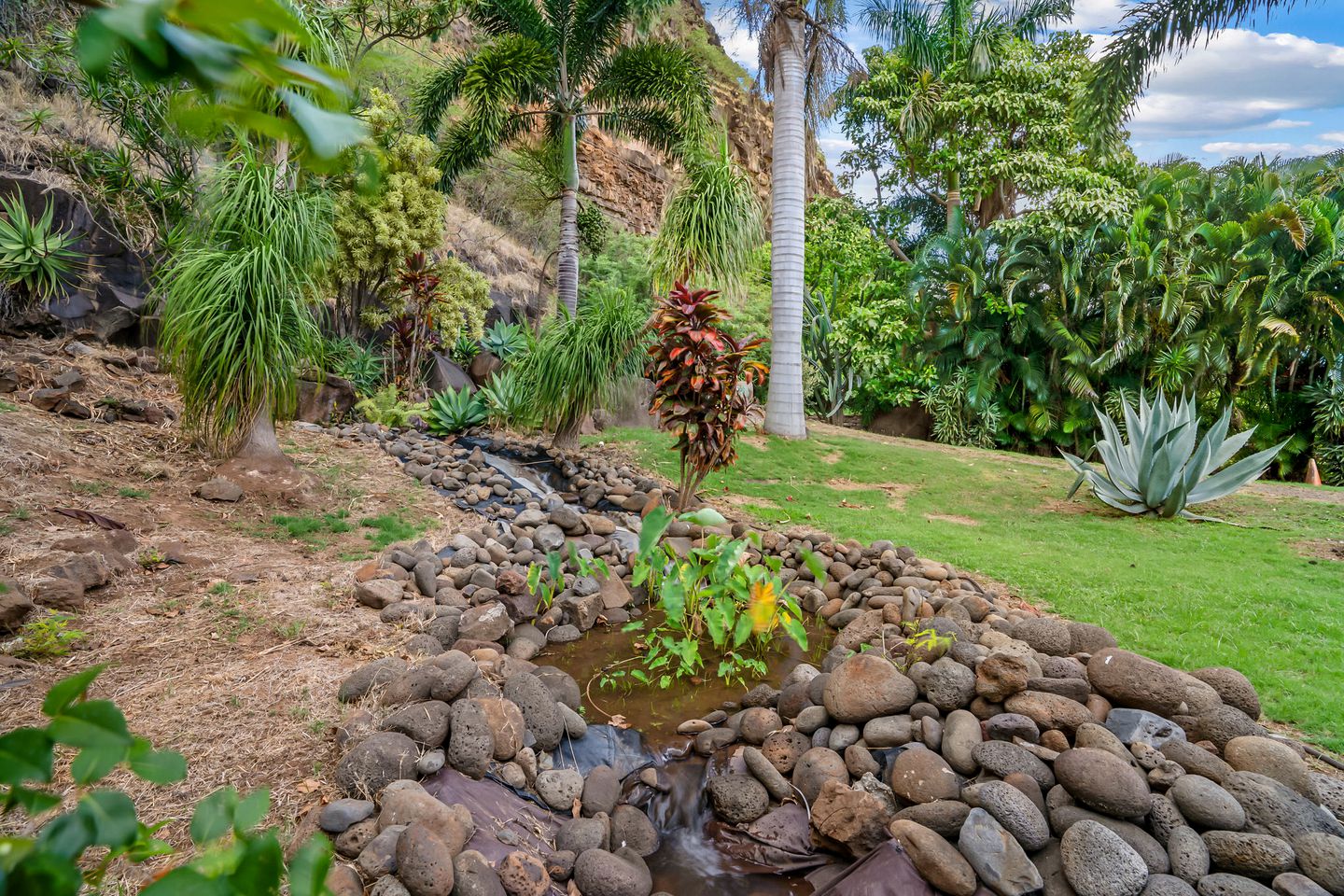 Luxury Dome Nestled in Waimea Valley, Kauai
