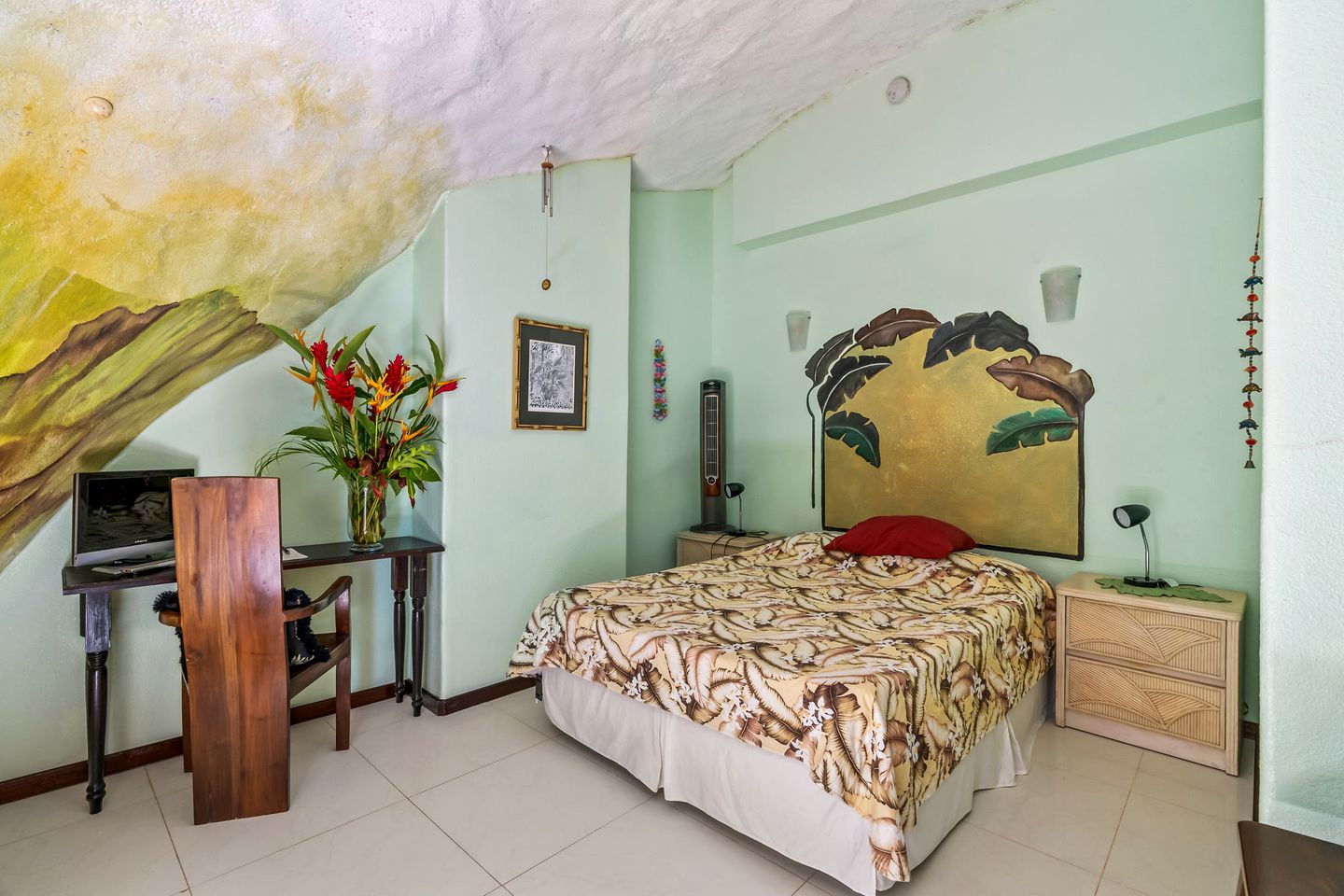 Luxury Dome Nestled in Waimea Valley, Kauai