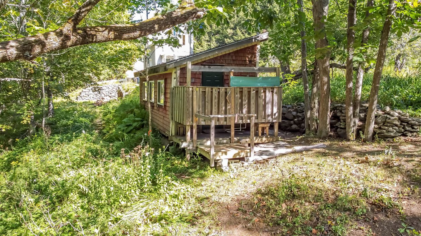 Charming Cabin for the Best of Maine Glamping in Monroe