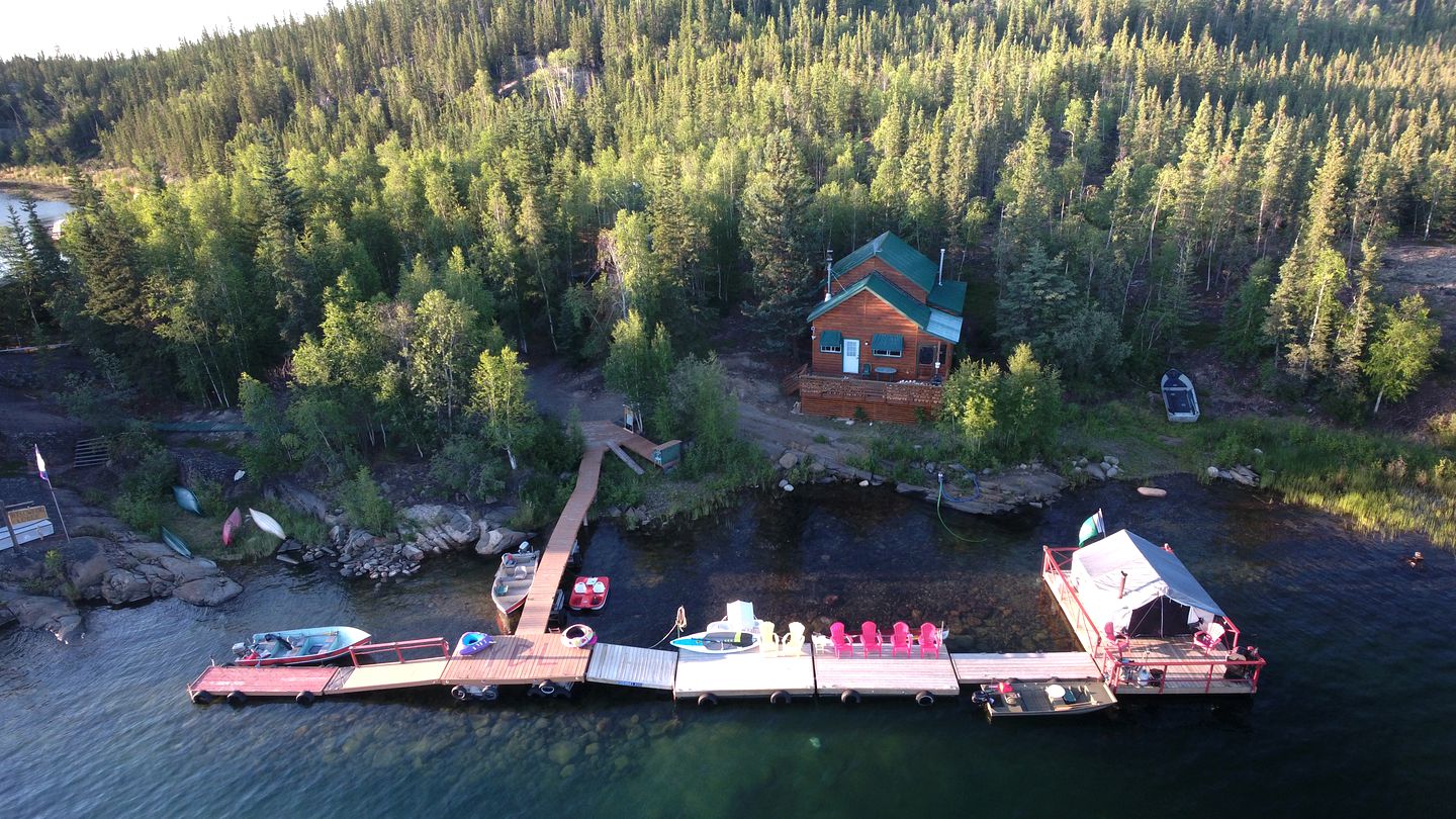 Graham Lake Glamping Logde with Unbeatable Views of the Aurora Boreal