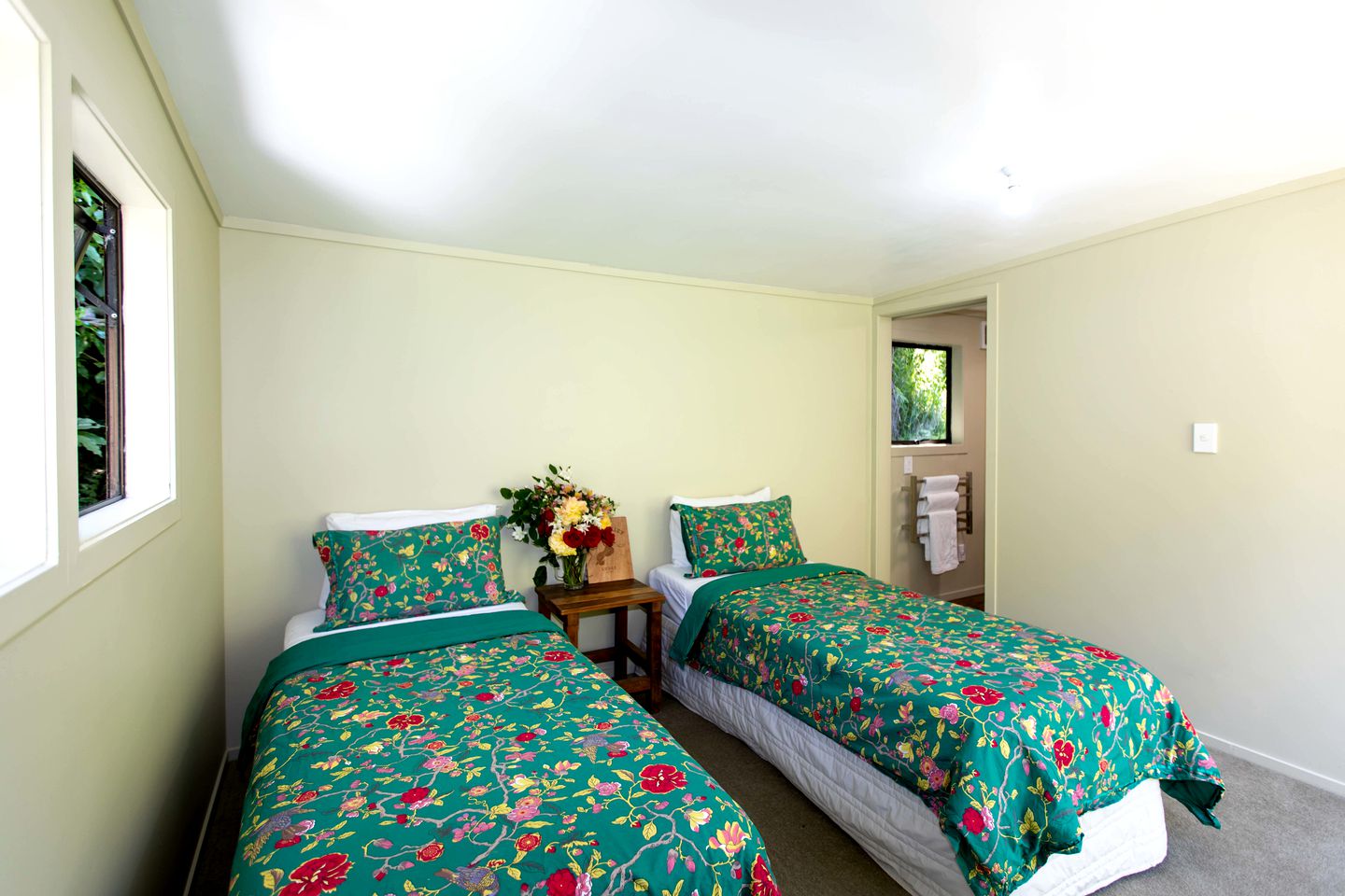 Deluxe Room Rental with Forest Views in Rangitikei District, North Island