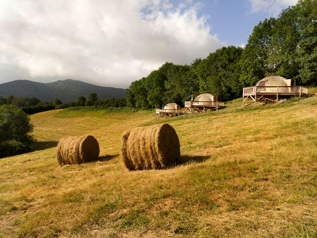 Idyllic Igloo Glamping in Navarre, Spain for an Unforgettable Experience in Nature!