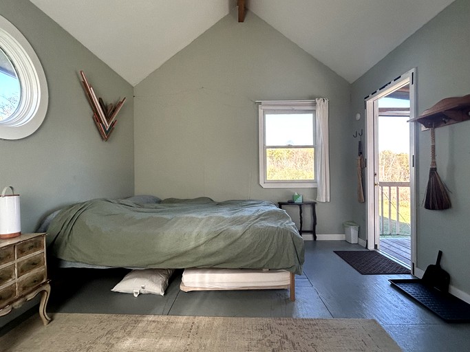 Cabins (United States of America, Manchester, Michigan)