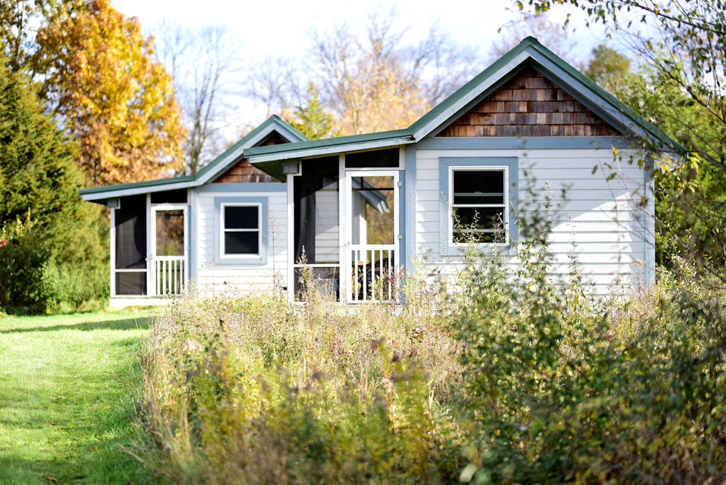 Cozy Eco-Glamping Cabin near Ann Arbor for Yoga and Swimming