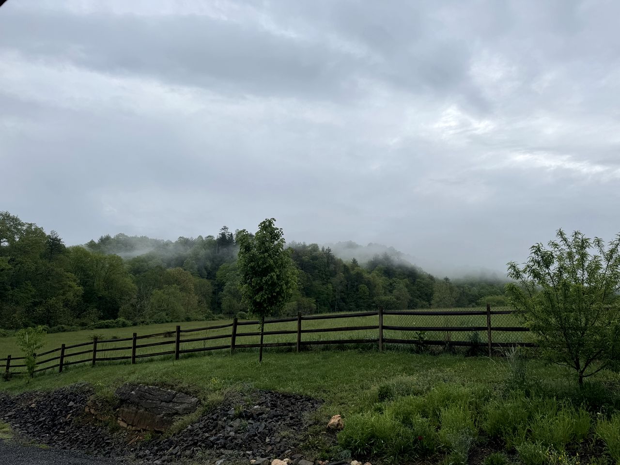 Private, Pet Friendly Creekside Yurt with Hot Tub in Dugspur, Perfect for a Virginia Glamping Getaway