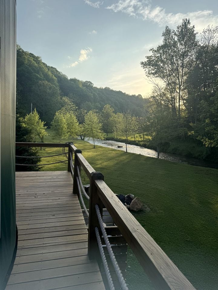 Private, Pet Friendly Creekside Yurt with Hot Tub in Dugspur, Perfect for a Virginia Glamping Getaway