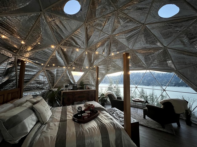 Domes (Canada, Blind Bay, British Columbia)