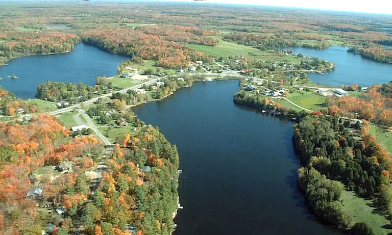 Cabins (Canada, McKellar, Ontario)