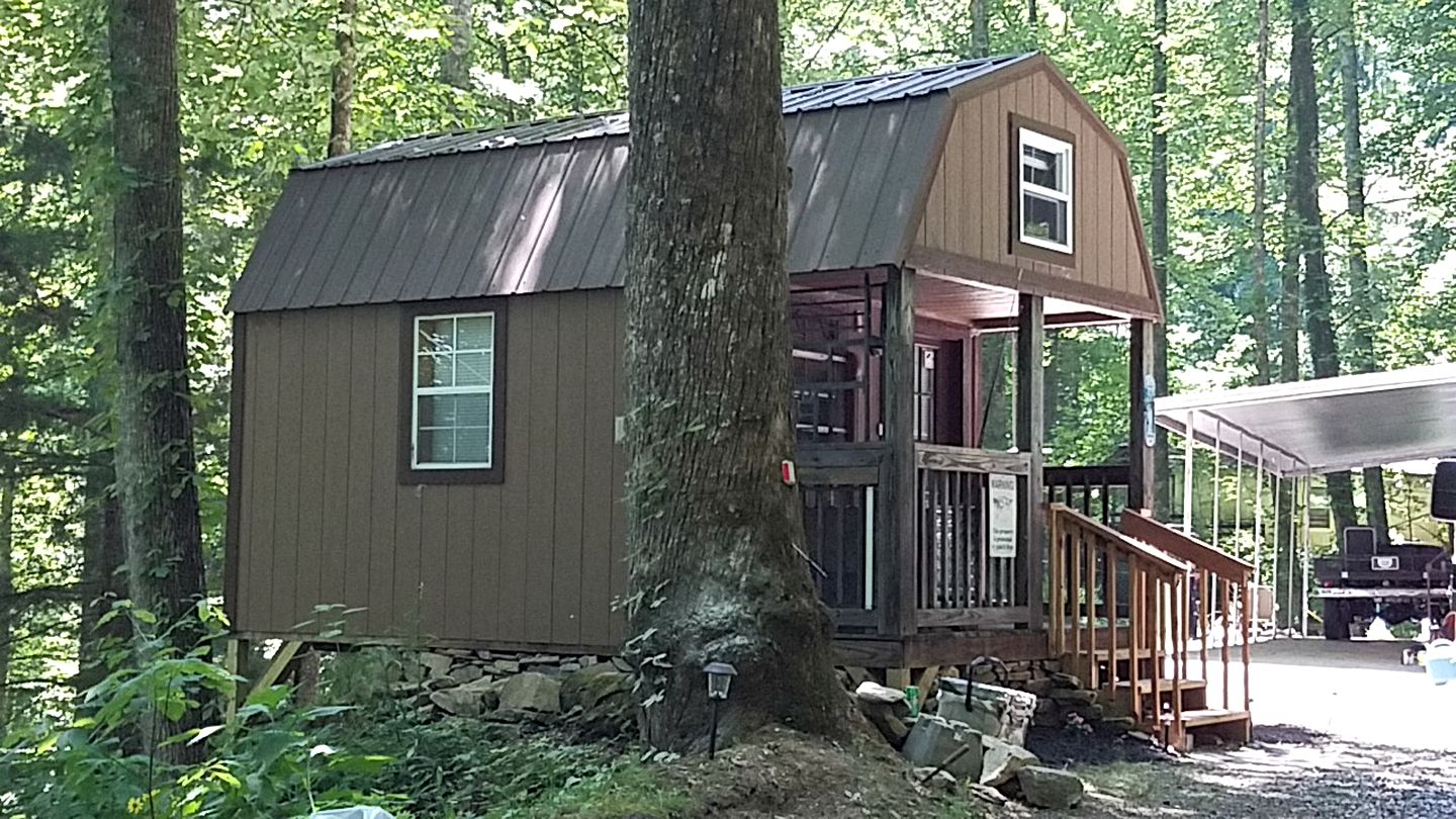 Pet-Friendly Airstream Glamping Near Smoky Mountains - Ideal for Hiking Vacation