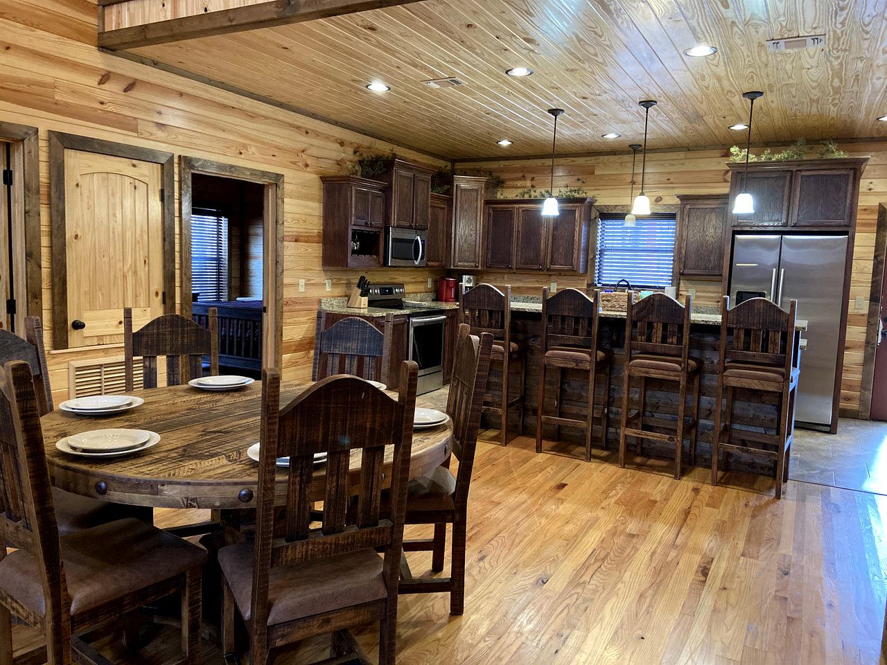 Gorgeous Cabin in Broken Bow, Oklahoma, Perfect for Glamping Family Vacation