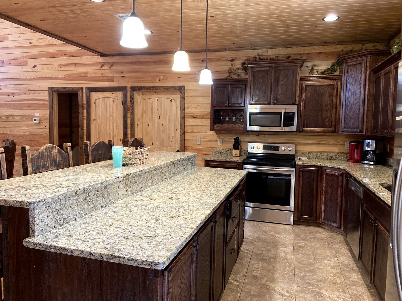 Gorgeous Cabin in Broken Bow, Oklahoma, Perfect for Glamping Family Vacation