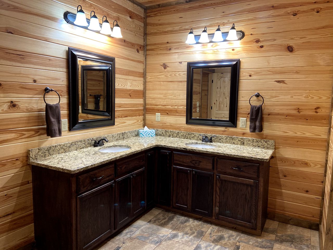 Gorgeous Cabin in Broken Bow, Oklahoma, Perfect for Glamping Family Vacation