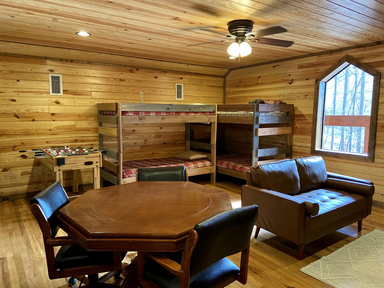 Gorgeous Cabin in Broken Bow, Oklahoma, Perfect for Glamping Family Vacation