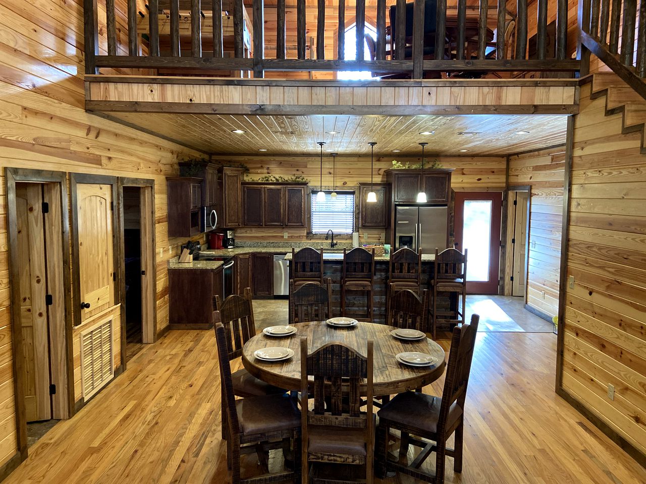Gorgeous Cabin in Broken Bow, Oklahoma, Perfect for Glamping Family Vacation