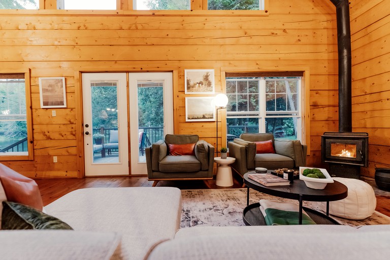 Cabins (Canada, Lanark, Ontario)