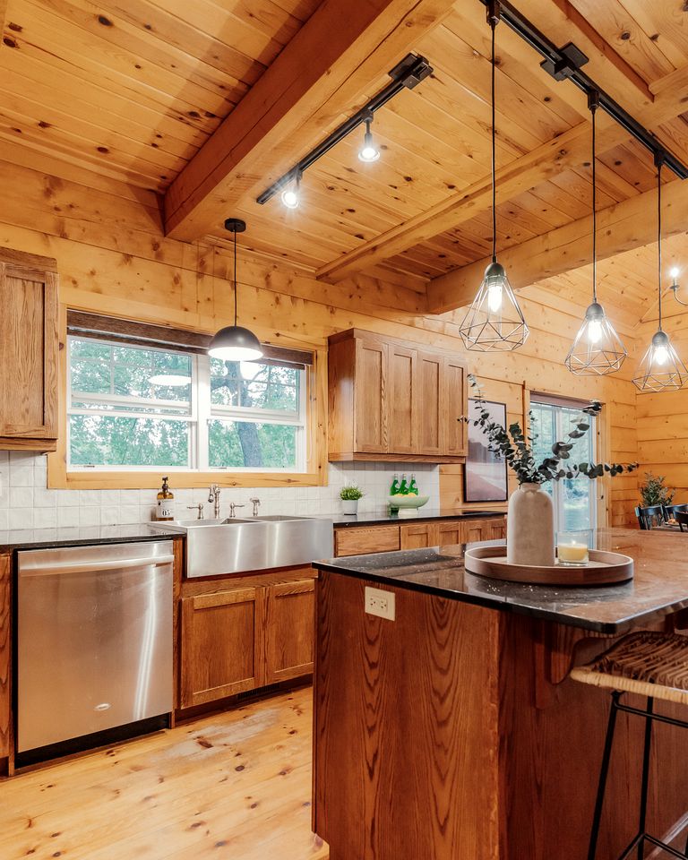 Pet-Friendly Cabin, Ideal for Family Glamping Trips in Ontario