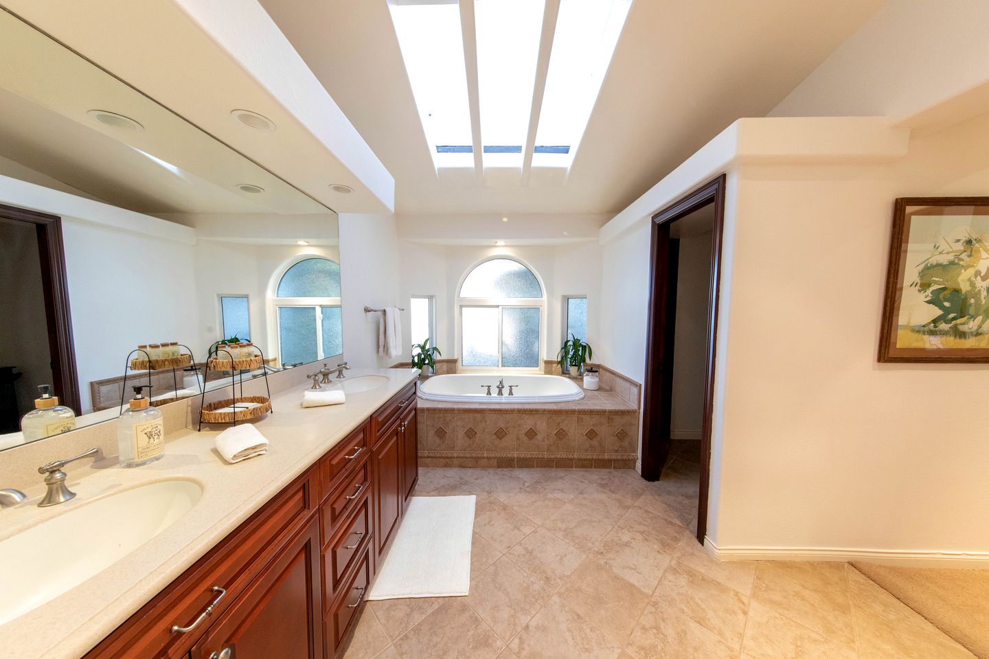 Luxury Villa near the Beach in California, Great for Group Vacations