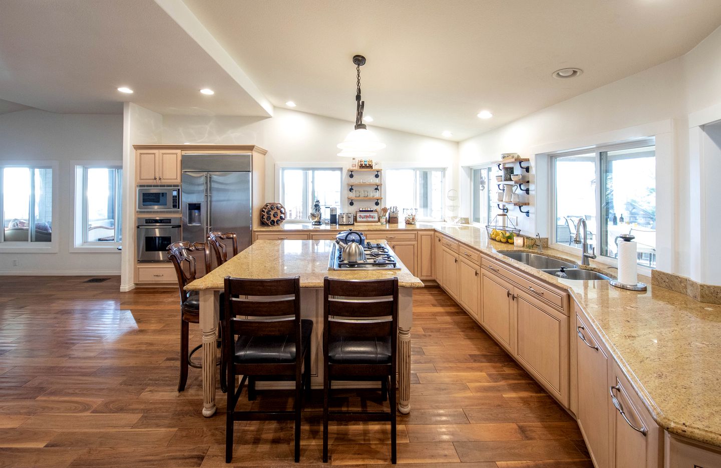 Luxury Villa near the Beach in California, Great for Group Vacations