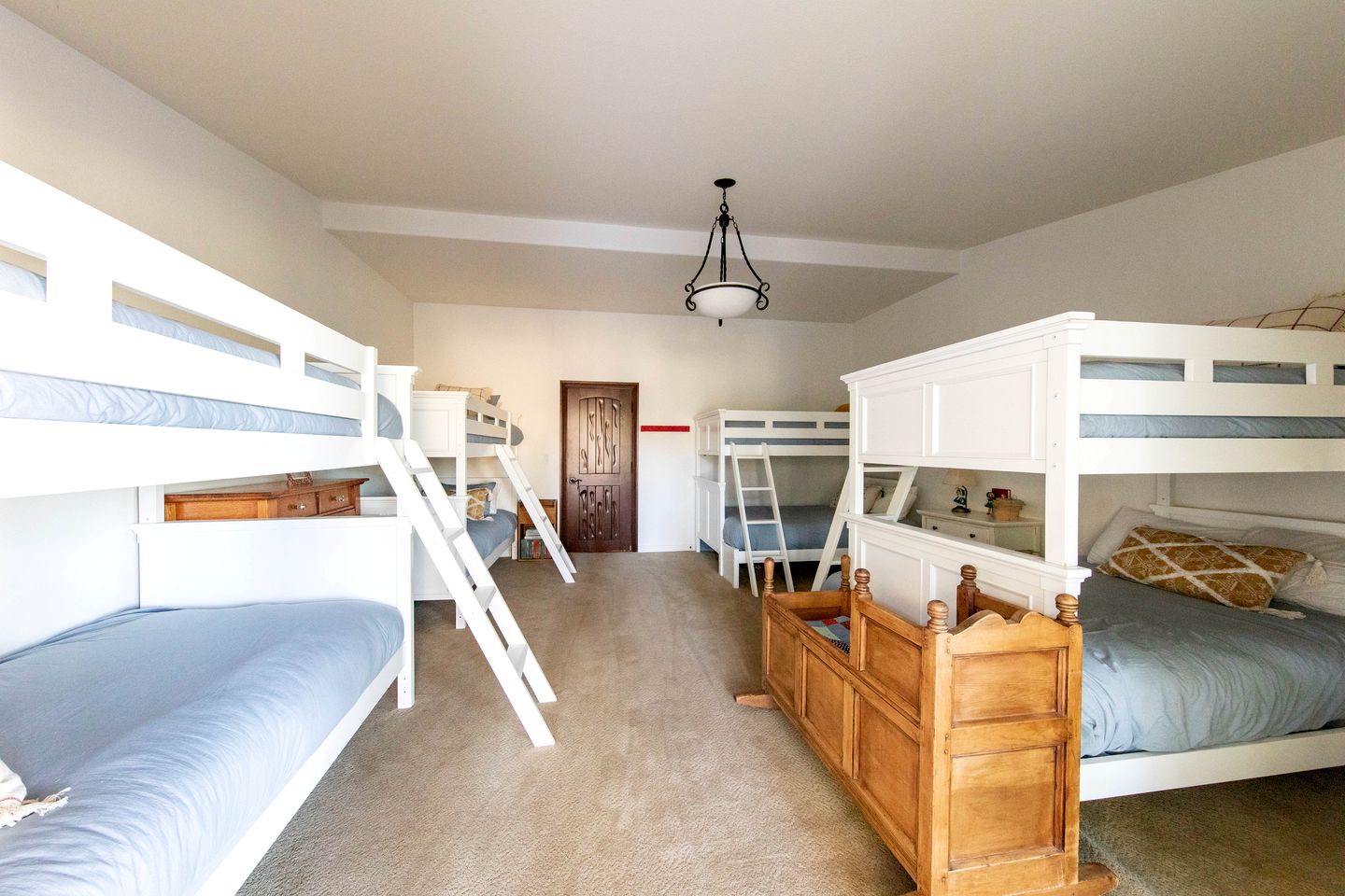 Luxury Villa near the Beach in California, Great for Group Vacations