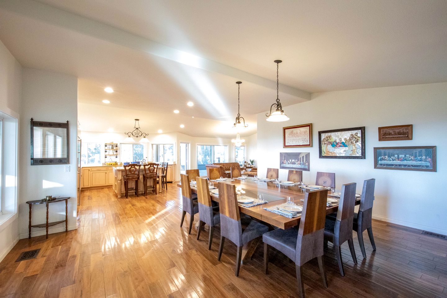 Luxury Villa near the Beach in California, Great for Group Vacations