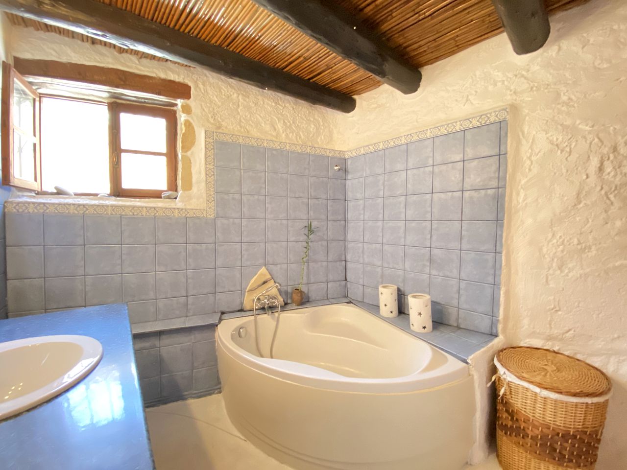 Lovely Cottage in the Grecian Countryside, Glamping Getaways in Crete