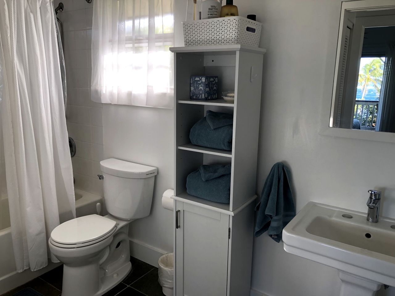 Oceanfront Cottage Rental for Couples Retreat on North Shore of Maui, Hawaii