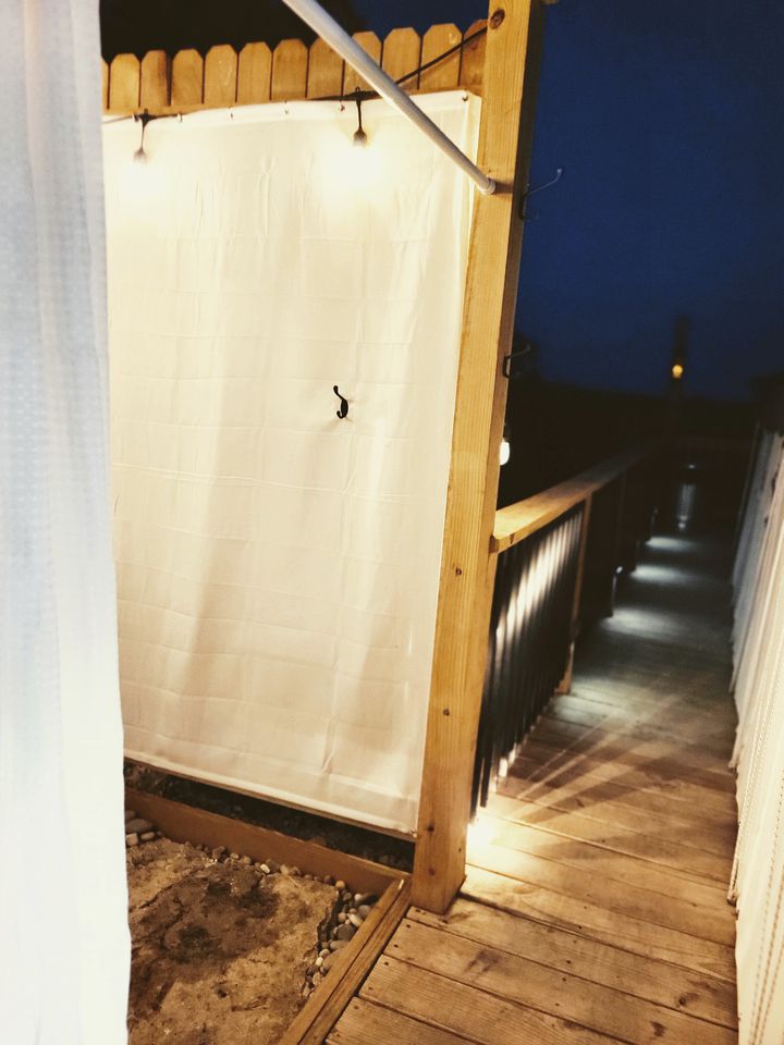 Lovely Safari Tent with Treetop Views for Family Glamping in Missouri