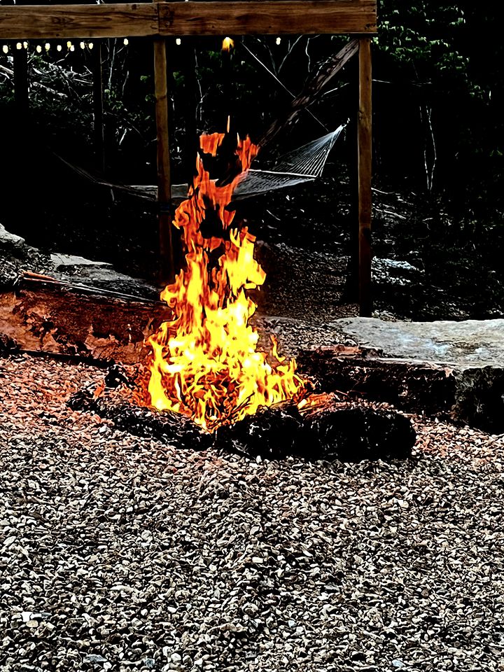 Lovely Safari Tent with Treetop Views for Family Glamping in Missouri