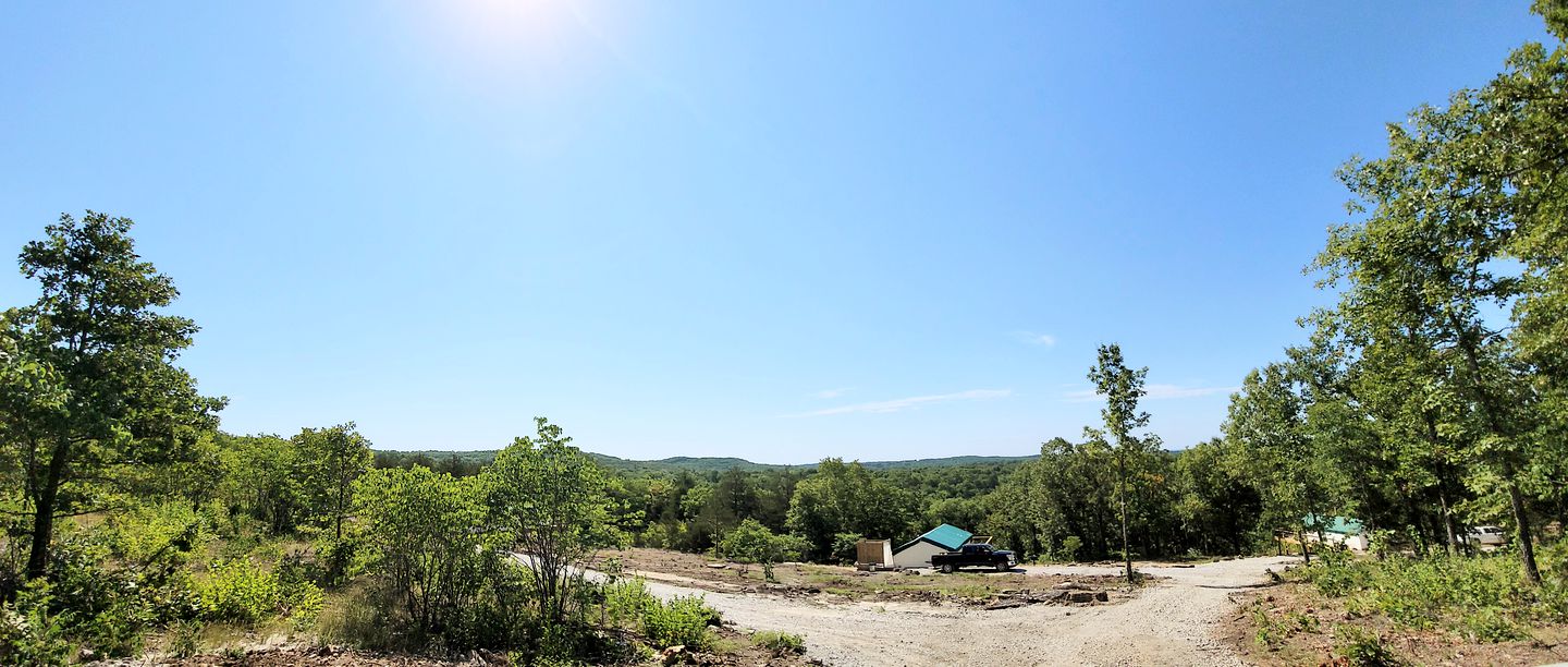 Lovely Safari Tent with Treetop Views for Family Glamping in Missouri