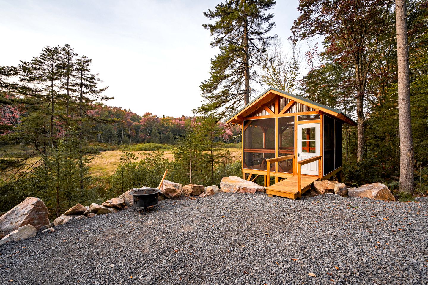 Charming Cabin for Glamping in the Adirondacks, Ideal for a Couples Getaway