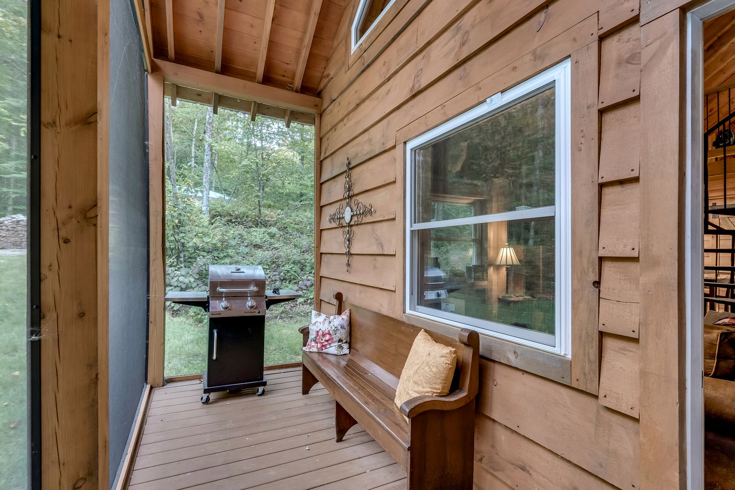 Charming Cabin for Glamping in the Adirondacks, Ideal for a Couples Getaway