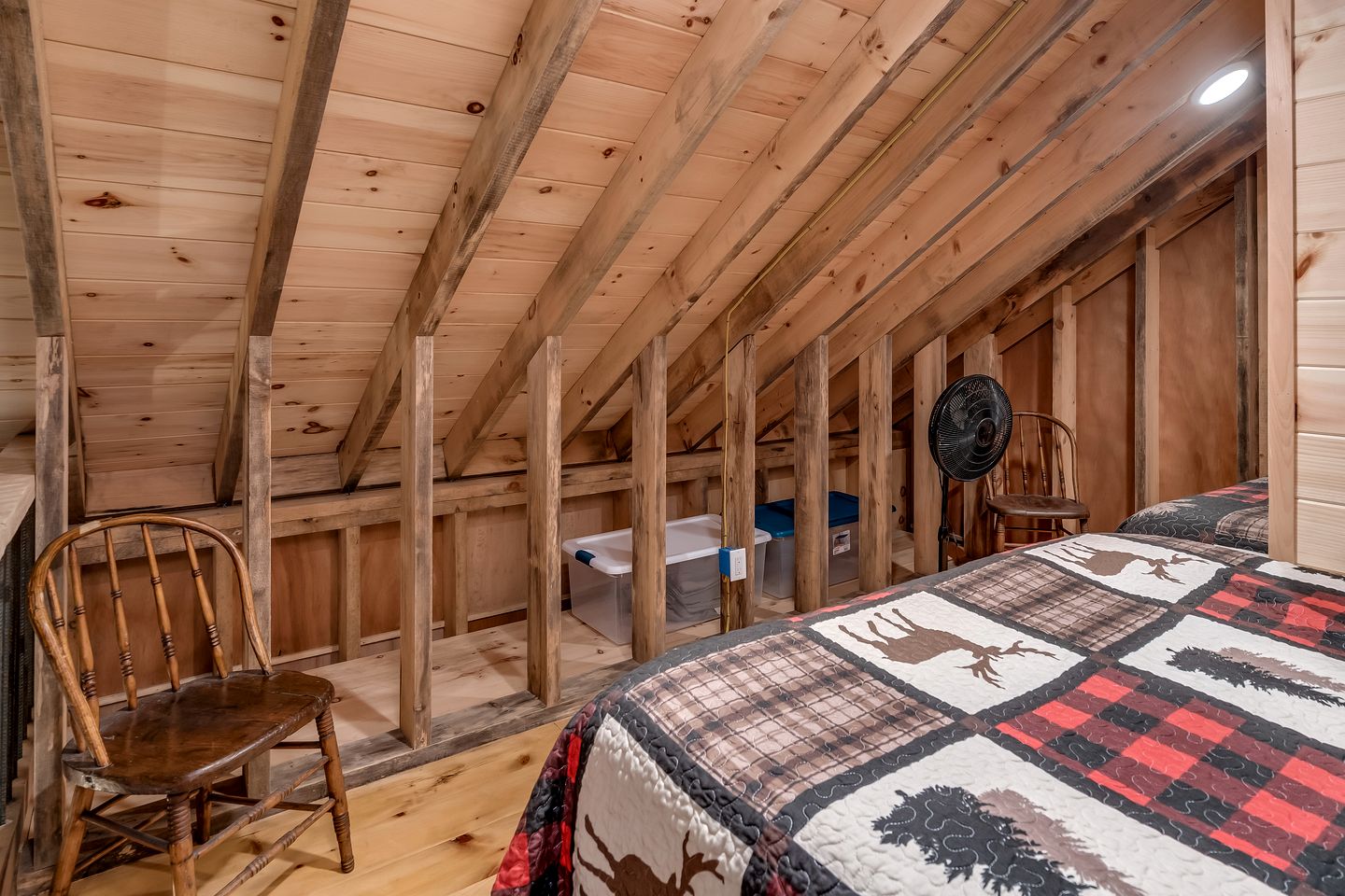 Charming Cabin for Glamping in the Adirondacks, Ideal for a Couples Getaway