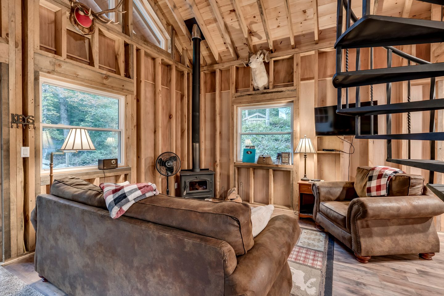Charming Cabin for Glamping in the Adirondacks, Ideal for a Couples Getaway